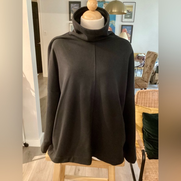 Atheleta cozy sweater. Color black. Size L - Picture 1 of 8